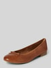 Tamaris Ballerinas aus Leder mit Schleifen-Applikation Cognac