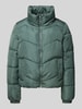 Vero Moda Boxy Fit Steppjacke mit Stehkragen Modell 'LIGARIO' Schilf