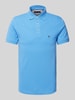 Tommy Hilfiger Slim Fit Poloshirt mit Logo-Stitching Modell '1985' Aqua