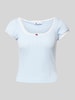 Tommy Jeans T-shirt z imitacji dzianiny model ‘POINTELLE’ Jasnoniebieski