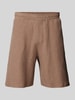 REVIEW Regular Fit Sweatshorts mit Strukturmuster Mud