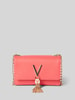 VALENTINO BAGS Handtas met logo-applicatie, model 'DIVINA SA' Koraal