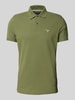 Barbour Slim Fit Poloshirt mit Label-Stitching Oliv