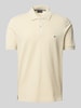 Christian Berg Men Poloshirt mit Label-Stitching Ecru