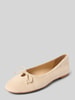 INUOVO Ballerina's van leer met strikdetail Zand
