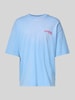 REVIEW T-shirt z nadrukiem z logo Jasnoniebieski