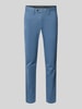 Christian Berg Men Chino mit Gesäßtaschen Blau