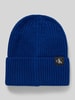 Calvin Klein Jeans Gebreide muts met labeldetail Koningsblauw