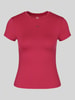 Under Armour t-shirt sportowy o kroju regular fit z nadrukiem z logo Jasnoczerwony
