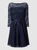 Swing Cocktailkleid aus Häkelspitze Modell 'STAMM' Marineblau