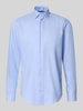 Christian Berg Men Regular Fit Business-Hemd mit Strukturmuster und Kentkragen Bleu