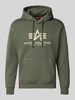 Alpha Industries bluza z kapturem o kroju regular fit z mieszanki bawełny z nadrukiem z logo Oliwkowy