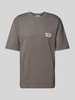 REVIEW T-Shirt mit Label-Detail Dunkelgrau