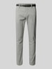 Lindbergh Classic Stretch Fit Chino mit Gürtel Mittelgrau