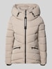 khujo Steppjacke mit Kapuze und Label-Detail Modell 'HERSCH2' Sand