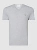 Lacoste T-shirt o kroju Regular Fit z dekoltem w serek Srebrny melanż