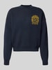 PROHIBITED Gebreide pullover met embleem en ronde hals Marineblauw