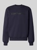 Carhartt Work In Progress Bluza o kroju regular fit z mieszanki bawełny z wyhaftowanym logo Ciemnoniebieski