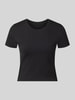 Fabletics Cropped T-Shirt mit Rundhalsausschnitt Modell 'Feather' Black