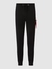 Alpha Industries Spodnie dresowe o kroju slim fit z kieszeniami cargo Czarny