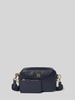 Tommy Hilfiger Kameratasche mit großflächiger Logo-Prägung Dunkelblau