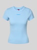 Tommy Jeans T-shirt o kroju slim fit z prążkowaniem Jasnoniebieski