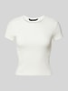 Vero Moda T-shirt o kroju regular fit z prążkowaniem model ‘CHLOE’ Biały