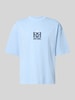 REVIEW T-shirt z Wyhaftowane logo i Okrągły dekolt Lodowy błękitny