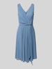 TROYDEN COLLECTION Knielange cocktailjurk in wikkellook Lichtblauw