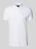 Barbour Slim Fit Poloshirt mit Label-Stitching Weiss