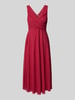 Christian Berg Cocktail Cocktailkleid mit V-Ausschnitt Kirsche