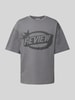 REVIEW Oversized T-Shirt mit Label-Print Dunkelgrau
