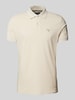 Barbour Slim Fit Poloshirt mit Label-Stitching Sand