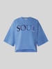 Smith and Soul Bluza o krótkim kroju o kroju boxy fit z wyhaftowanym logo Jasnoniebieski