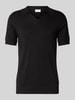 Lindbergh Slim Fit Poloshirt mit V-Ausschnitt Modell 'Ecovero' Black