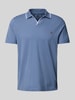 Christian Berg Men Regular Fit Poloshirt mit Logo-Stitching und Polokragen Jeansblau