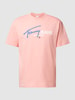 Tommy Jeans T-Shirt mit Label-Print Modell 'SPRAY POP COLOR' Rose