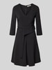 Rinascimento Knielanges Cocktailkleid mit V-Ausschnitt Black