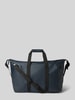 Rains Weekend Bag mit Logo-Detail Modell 'Hilo' Marine