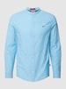 Tommy Jeans Freizeithemd mit Rundhalsausschnitt Modell 'MAO' Hellblau