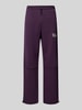 REVIEW Straight Leg Sweatpants mit Label-Print Aubergine