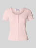 Jake*s Studio Woman t-shirt o kroju slim fit z pełną listwą guzikową Jasnoróżowy
