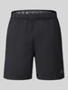 Under Armour szorty sportowe o kroju regular fit z nadrukiem z logo Czarny