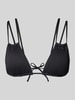 Calvin Klein Underwear Top bikini z fakturowanym wzorem model ‘TRIANGLE’ Czarny