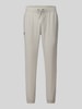 Under Armour Spodnie dresowe o kroju relaxed fit z nadrukiem z logo Khaki