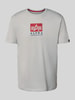Alpha Industries T-Shirt mit Label-Print und Rundhalsausschnitt Hellgrau