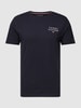 Tommy Hilfiger T-shirt z wyhaftowanym logo Ciemnoniebieski