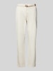 Christian Berg Woman Casual Fit Chino mit Gürtel Offwhite