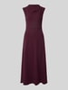 Rinascimento Cocktailkleid mit Stehkragen in ärmellosem Design Bordeaux