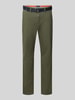 MCNEAL Slim Fit Chino mit Gürtel Oliv